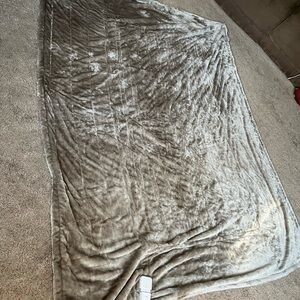 Full-size heated blanket new never used bed out of the package